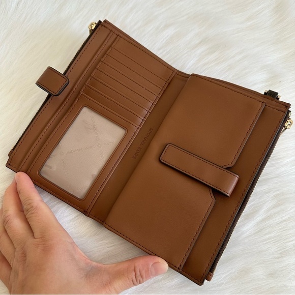 Michael Kors Jet Set Brown Monogram Travel Wallet - Picture 2 of 7